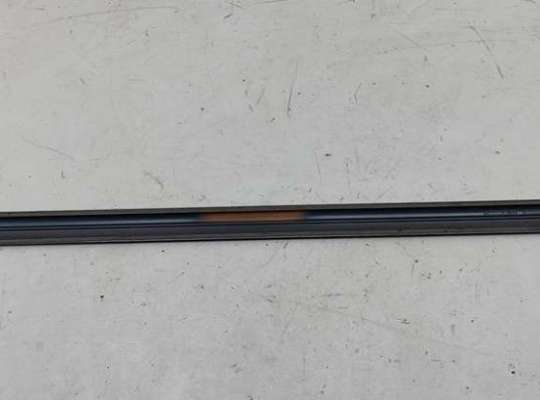 купить Молдинг двери передней правой на Opel Vectra B (1995-2002)