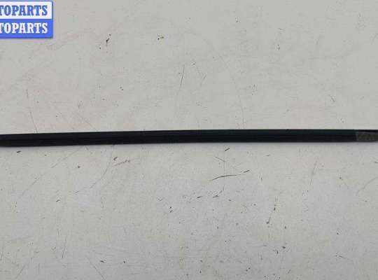 купить Молдинг стекла двери передней правой наружный на Volkswagen Bora