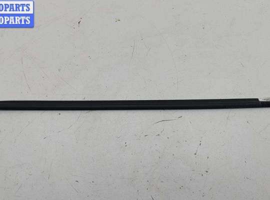 купить Молдинг стекла двери передней правой наружный на Volkswagen Bora