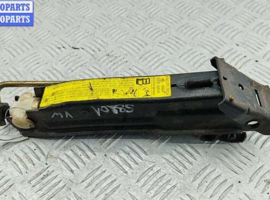 Домкрат VG2712065 на Volkswagen Passat B4