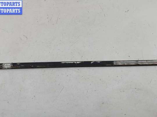 купить Молдинг двери передней левой на Audi 80 B4 (1991-1996)