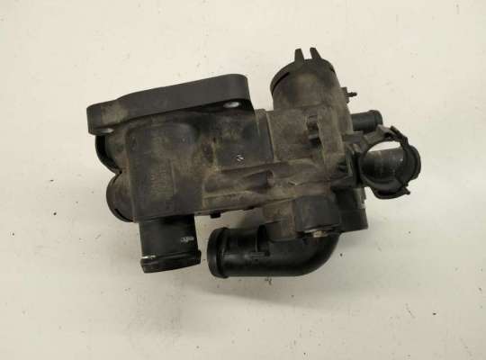 Корпус термостата SK535854 на Skoda Fabia mk2 (5J) 2007-2014