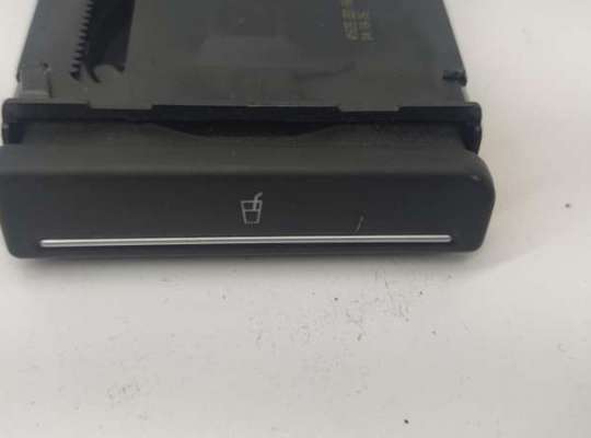 купить Подстаканник на Audi A4 B7 (2004-2008)