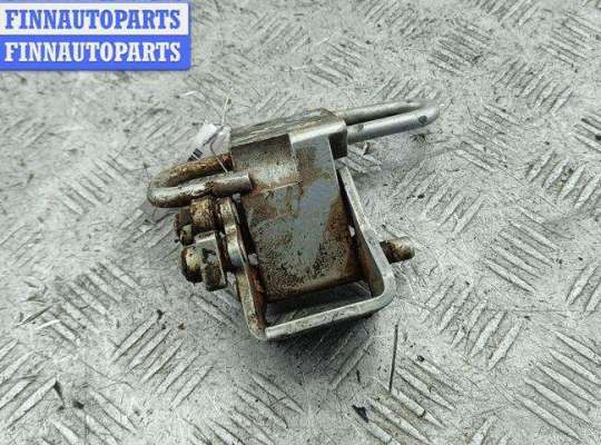 купить Петля двери передней левой на Volkswagen Passat B5