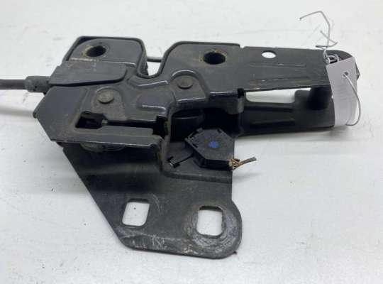 Купить Замок капота на Audi A4 B6 (2001-2004) Замок капота AU1451508 на Audi A4 B6 (2001-2004)