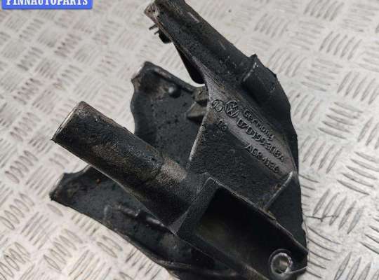 купить Кронштейн двигателя опорный на Volkswagen Touareg