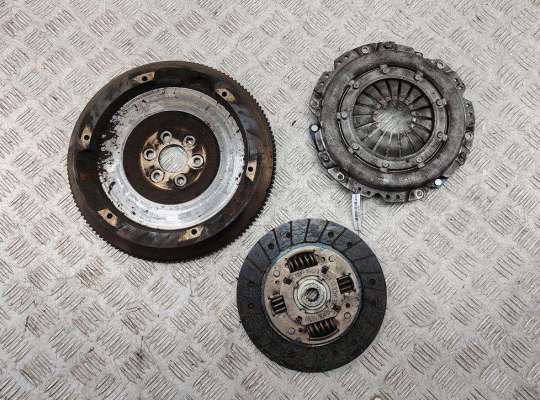 Купить Маховик на Opel Astra H (2004-2009) Маховик OP2337146 на Opel Astra H (2004-2009)