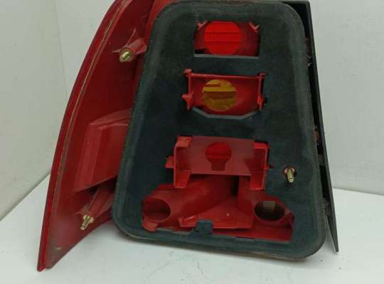 купить Фонарь задний правый на Volkswagen Bora