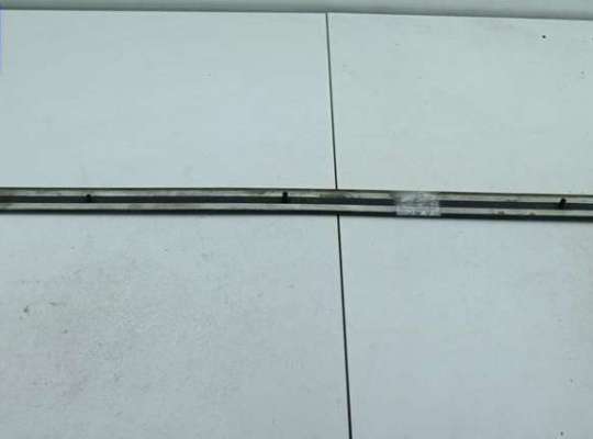 купить Молдинг двери передней правой на Volkswagen Golf-4