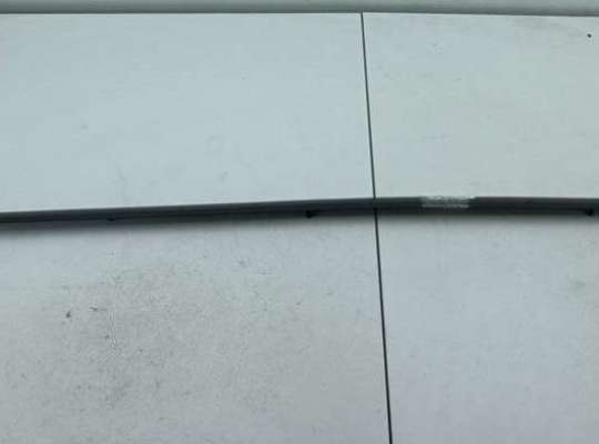 купить Молдинг двери передней правой на Volkswagen Golf-4