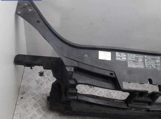 купить Рамка передняя (панель кузовная, телевизор) на Volkswagen Jetta (2005-2010)