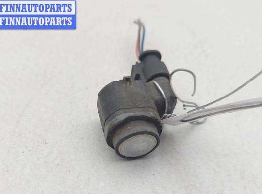 Датчик парковки (парктроник) передний VG2690242 на Volkswagen Passat B6