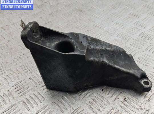 купить Кронштейн двигателя опорный на Volkswagen Passat B5+ (GP)