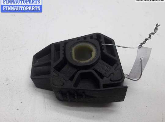 купить Кронштейн радиатора на Volkswagen Golf-4