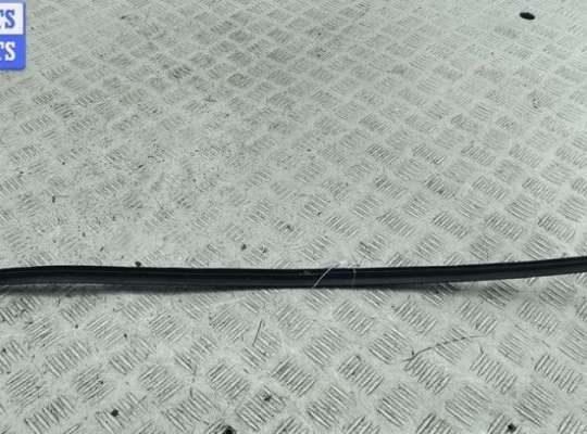 купить Молдинг лобового стекла на Volkswagen Passat B6