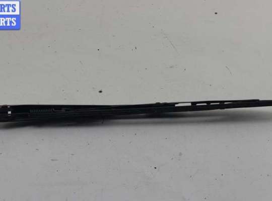 Щеткодержатель (поводок стеклоочистителя) задний VG2313343 на Volkswagen Passat B5