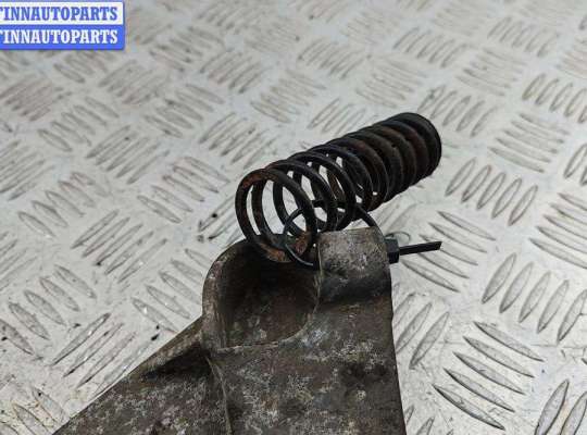 купить Кронштейн генератора на Volkswagen Passat B3