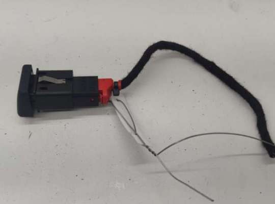 купить Кнопки управления прочие (включатель) на Audi A4 B7 (2004-2008)