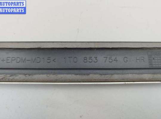 купить Молдинг двери задней правой на Volkswagen Touran