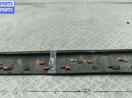 купить Молдинг двери передней левой на Audi Q7 4L (2005-2015)