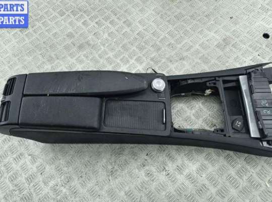 купить Консоль салона (центральная часть) на Mercedes C-Class W204 (2007-2015)