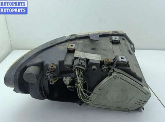 Фара передняя на Chrysler Voyager IV (RG)