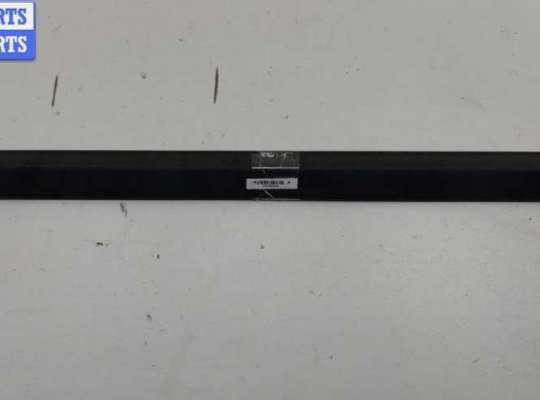 Молдинг двери задней левой VG2463786 на Volkswagen Golf-3