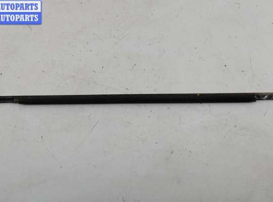 купить Молдинг стекла двери задней правой наружный на Volkswagen Passat B5