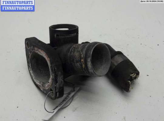 Фланец (тройник) системы охлаждения VG1657520 на Volkswagen Passat B5