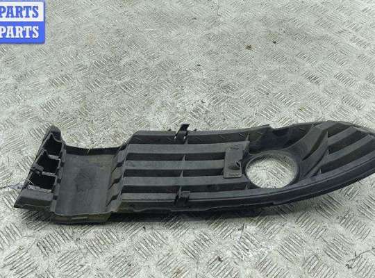 купить Решётка (заглушка) в бампер на Volkswagen Passat B5+ (GP)