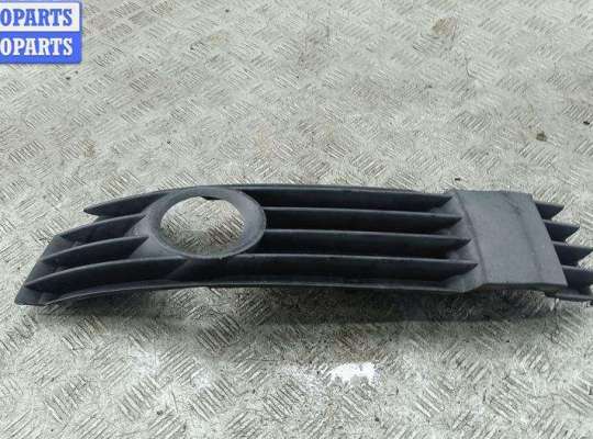 купить Решётка (заглушка) в бампер на Volkswagen Passat B5+ (GP)