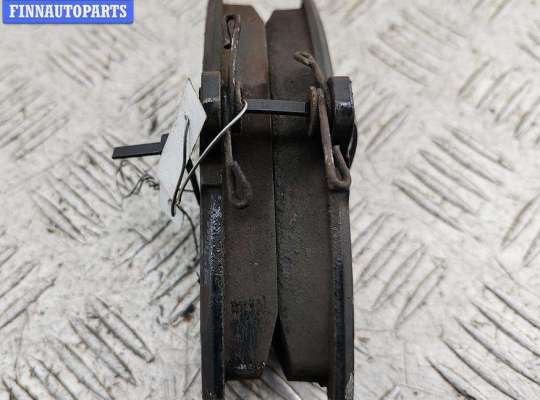 Колодки тормозные передние VG2627235 на Volkswagen Passat B4