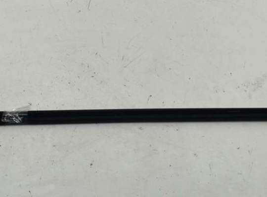 купить Молдинг стекла двери передней правой наружный на Opel Astra H (2004-2009)