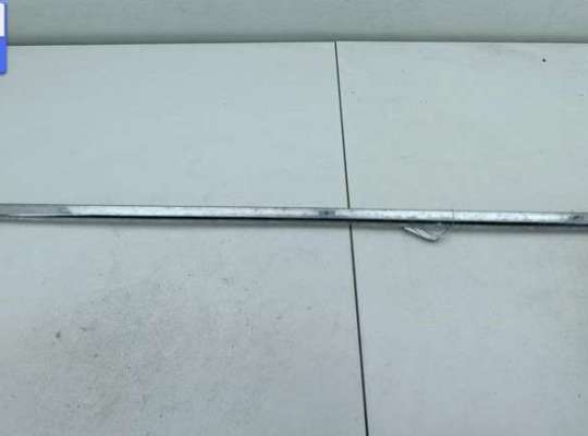 купить Молдинг двери передней правой на Volkswagen Passat B6