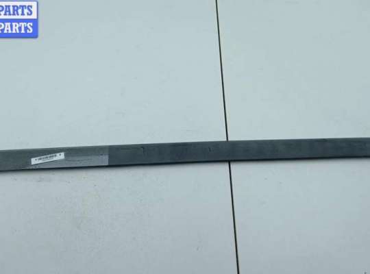 купить Молдинг двери задней левой на Volkswagen Passat B5