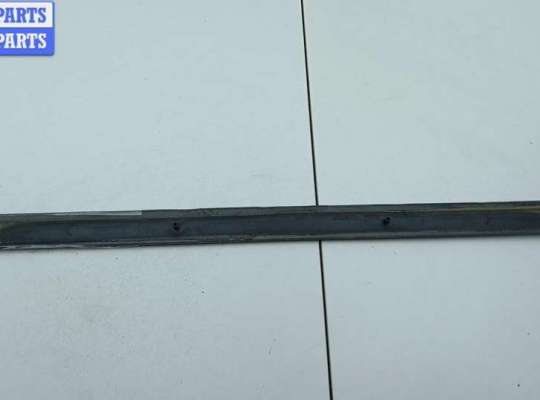 купить Молдинг двери задней левой на Volkswagen Passat B5