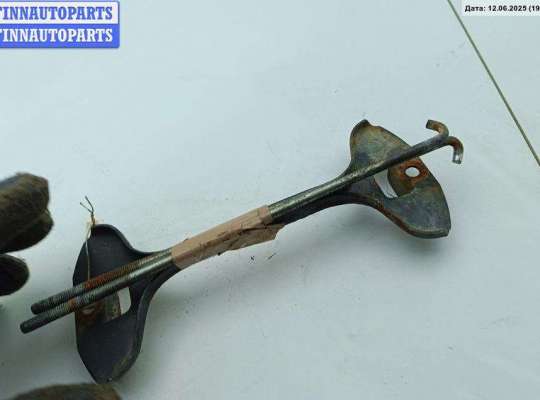 Крепление аккумулятора SUB9412 на Subaru Forester (2002-2008)
