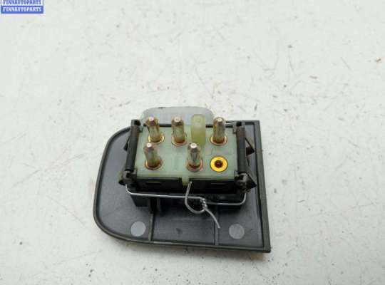 купить Кнопка стеклоподъемника заднего правого на Volvo 960