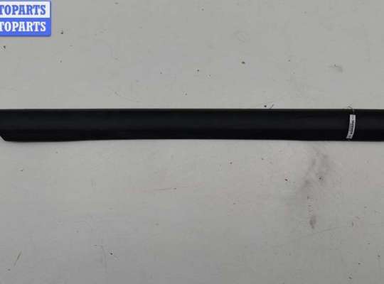 купить Молдинг двери задней правой на Volkswagen Passat B4