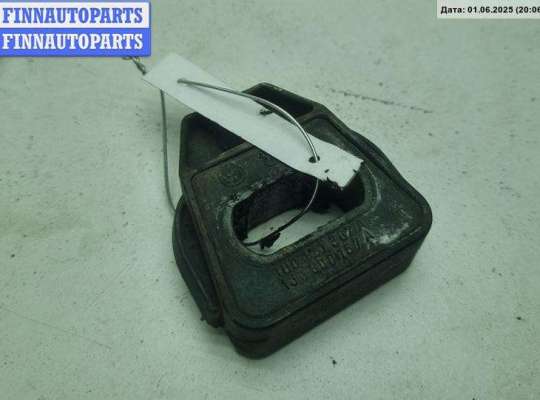 Кронштейн радиатора VG2358114 на Volkswagen Bora