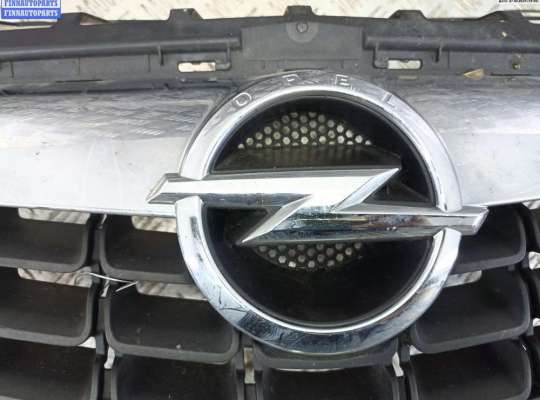 купить Решетка радиатора на Opel Astra J