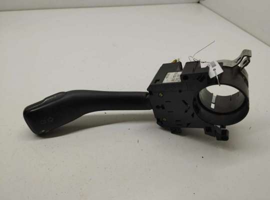 Купить Переключатель поворотов на Audi A6 C5 (1997-2005) Переключатель поворотов AU1467434 на Audi A6 C5 (1997-2005)