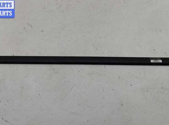 купить Молдинг двери передней левой на Volkswagen Passat B5+ (GP)