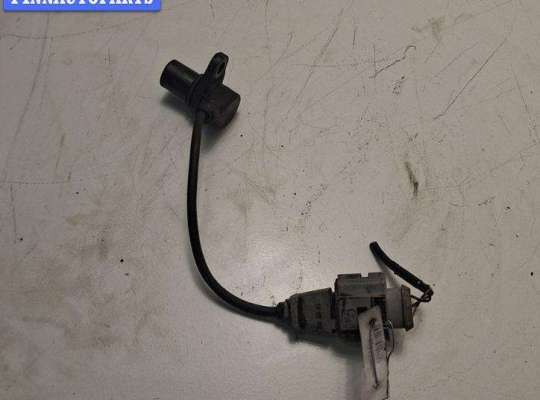 Датчик положения коленвала VG2754788 на Volkswagen Passat B6