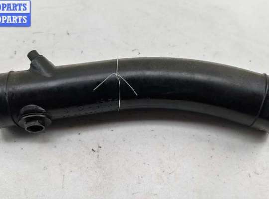 Патрубок интеркулера MB1689216 на Mercedes E-Class W210 (1995-2002)