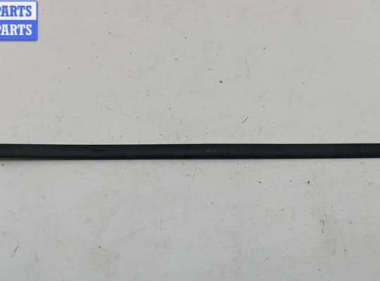 Молдинг двери передней левой VG2652507 на Volkswagen Golf-4