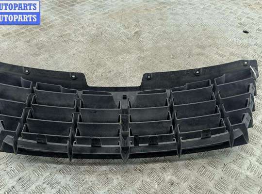 купить Решетка радиатора на Chrysler Voyager (2001-2007)