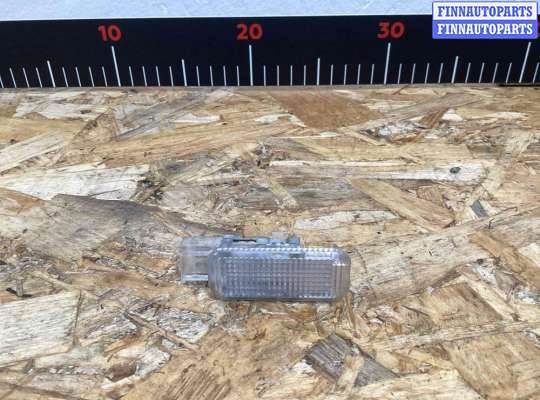 Фонарь салона (плафон) AU1692587 на Audi A6 A6 C5 (4B) 1997-2001