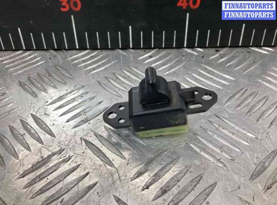 Кнопка центрального замка CRQ8274 на Chrysler Voyager Voyager IV (RG) 2001-2008