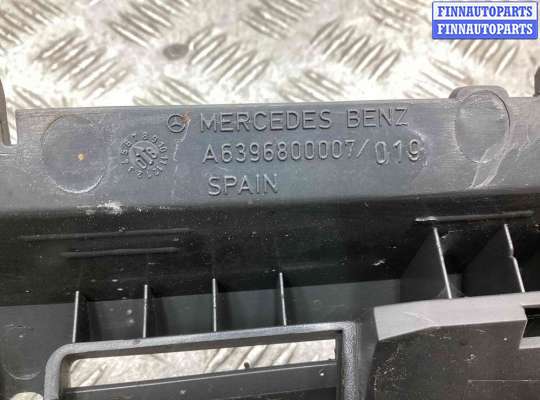 купить Накладка декоративная центральной консоли на Mercedes Vito Vito (W639) 2003-2010